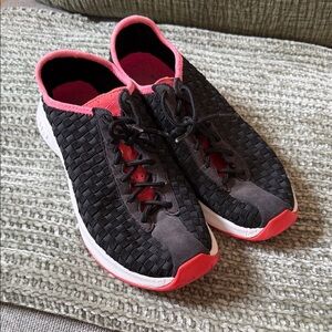 Nike Black Woven Sneakers with Pink Accents